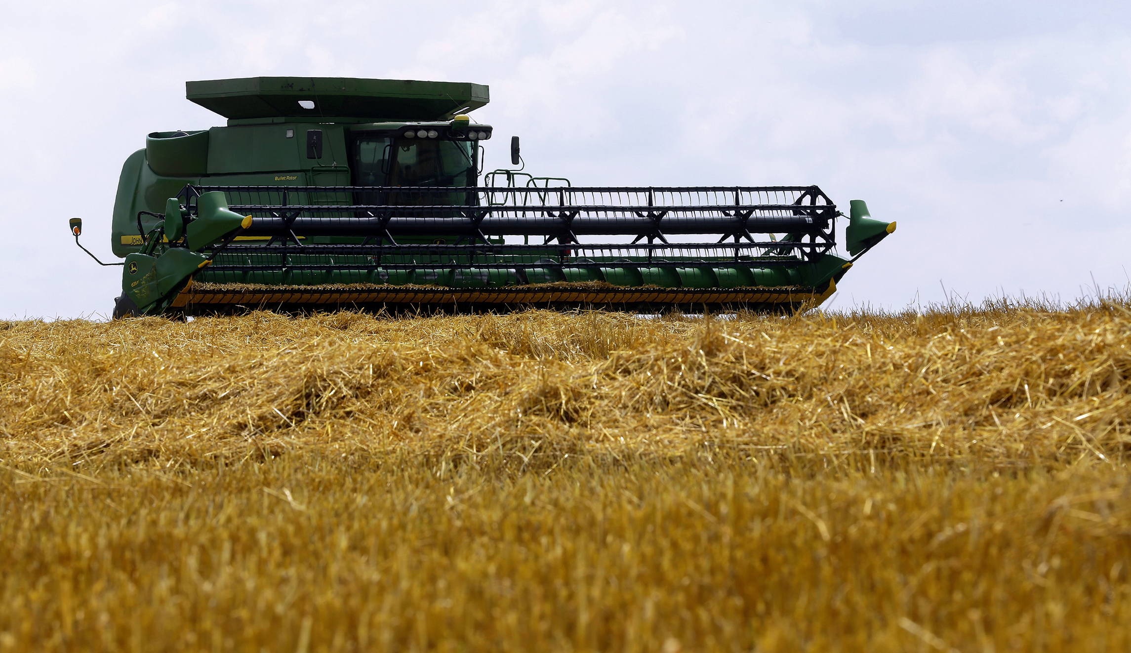 Farm groups praise $12 billion aid package, urge pullback on trade fights