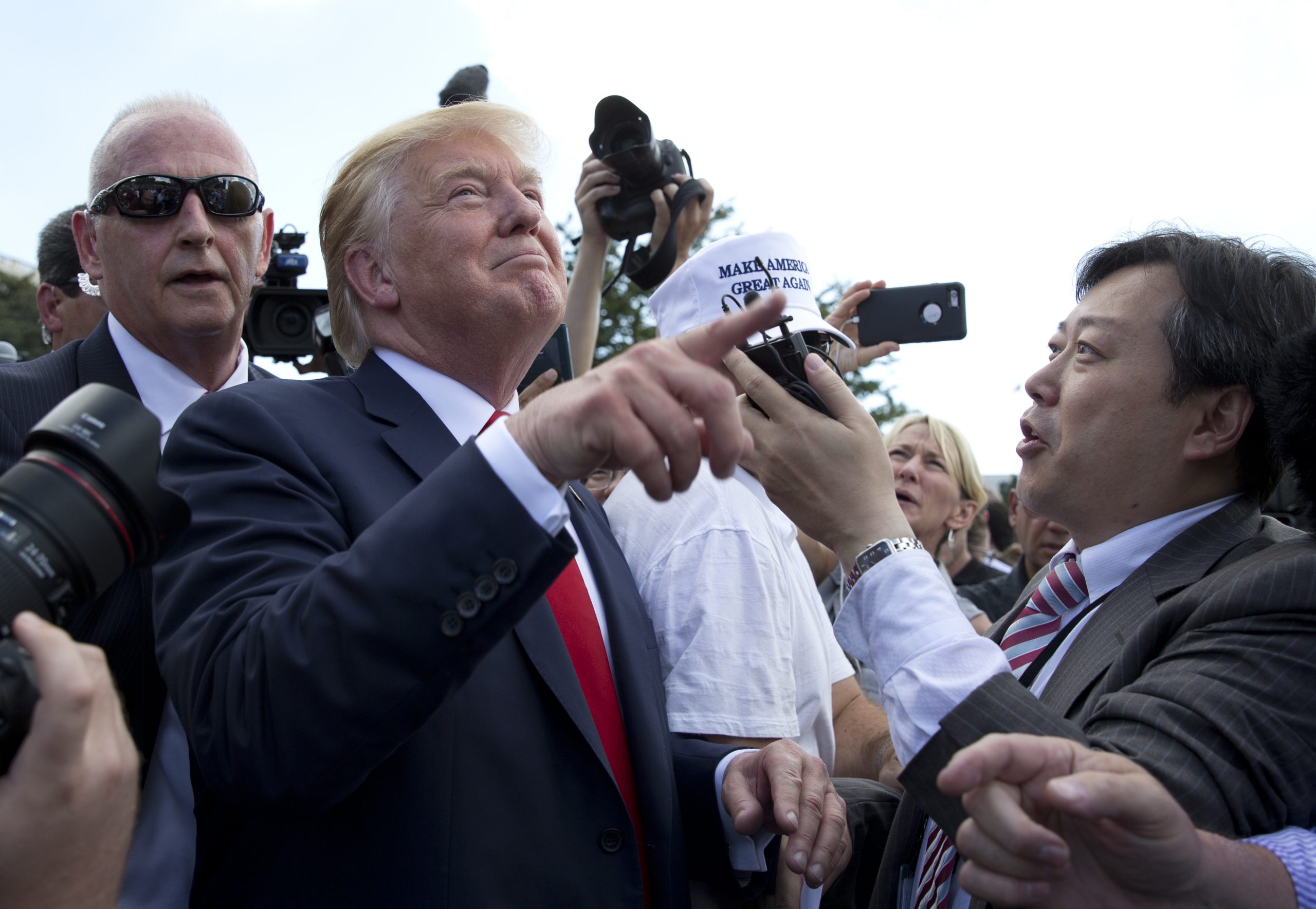 Poll: Trump commands lead in Iowa, N.H. and S.C.