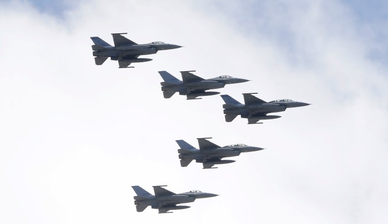If planned Ukraine offensive falters, air power advocates will blame Biden for loss