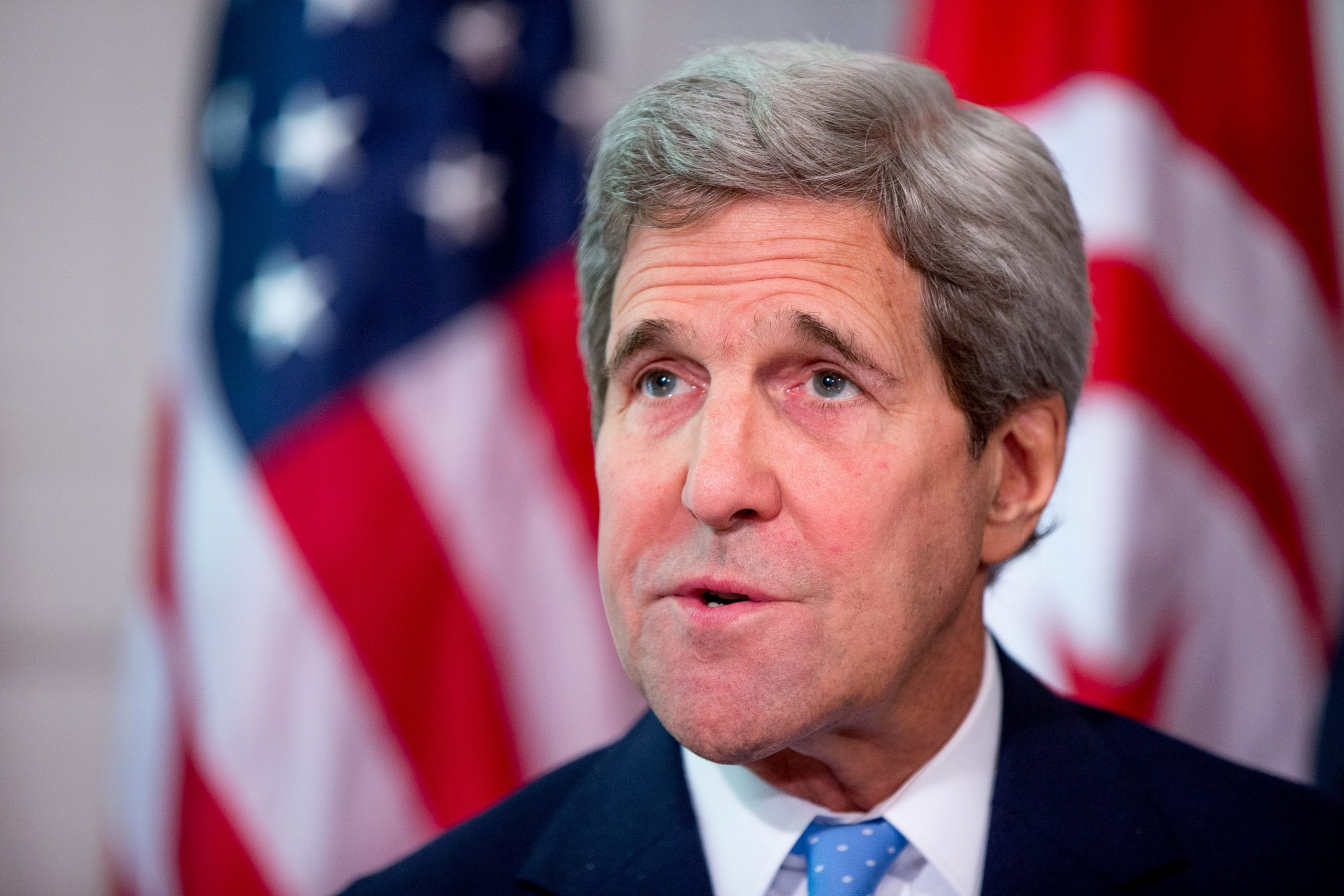 Watchdog sues Kerry over failure to dig up Clinton emails