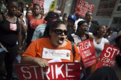 Thousands of Safeway workers headed toward vote on strike