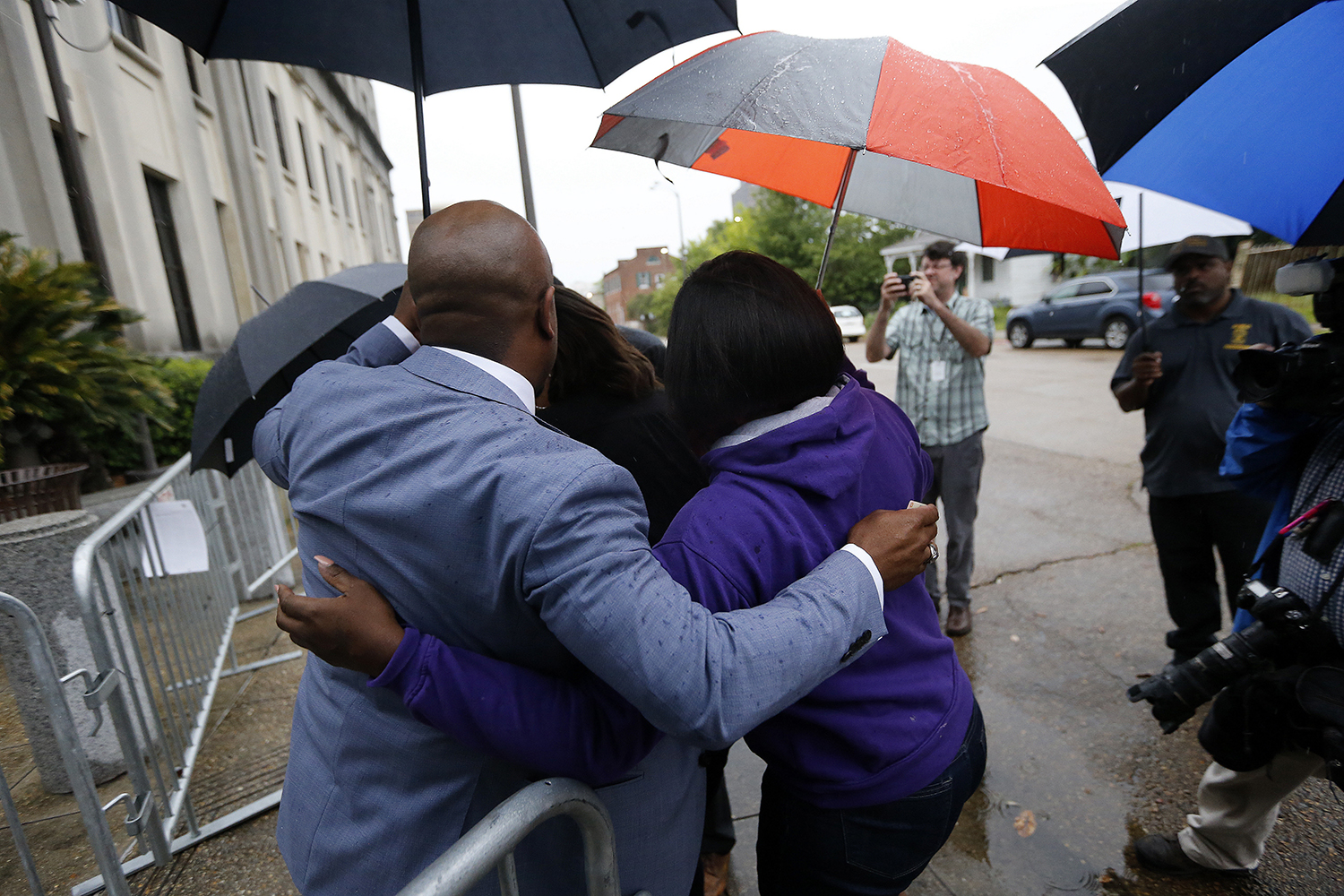 White House: Police shooting prosecutions must be handled at ‘local level’