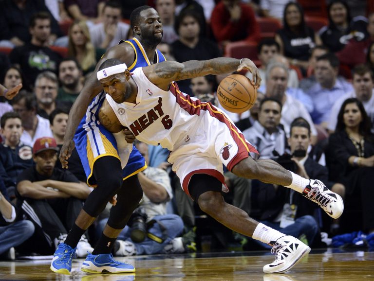   Miami Heat's LeBron James (6) is defended by Golden State Warriors' Draymond Green,left, during an NBA basketball game on Wednesday, Dec. 12, 2012, in Miami. The Warriors won 97-95. (AP Photo/Rhona Wise)  