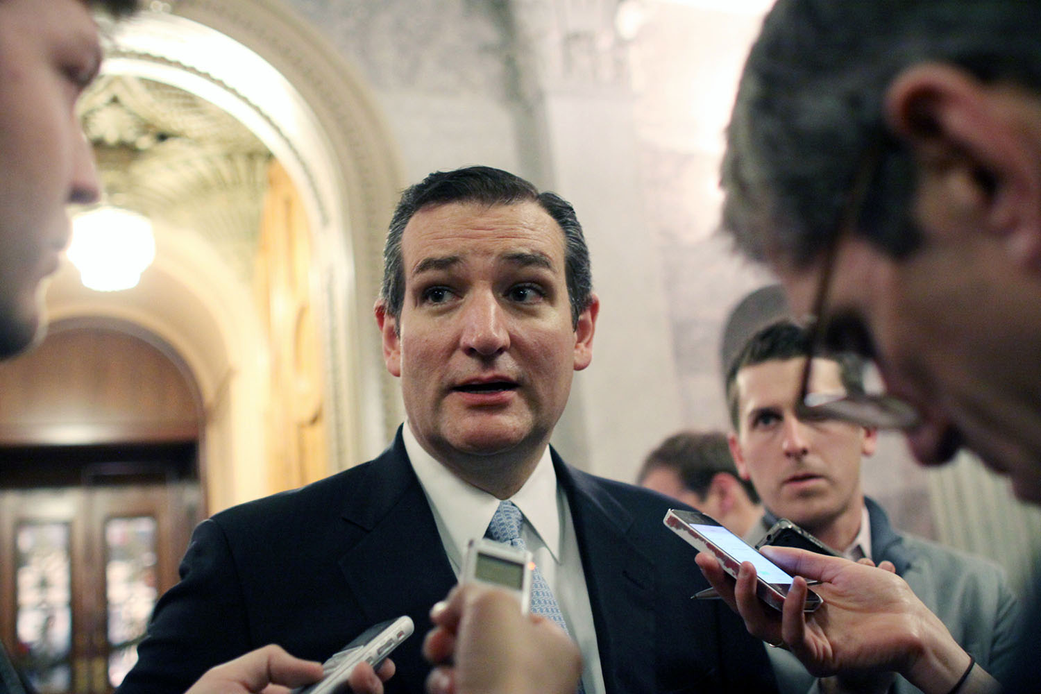 Cruz in push to revoke citizenship from Americans who join Islamic State