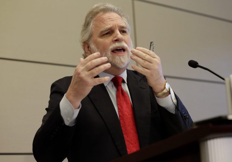Attorney Randy Mastro answers questions at a news conference, in New York,  Thursday, March 27, 2014.  A law firm hired by New Jersey Gov. Chris Christie said Thursday that the governor was not involved in a plot to create gridlock near a major bridge as part of a political retribution scheme. (AP Photo/Richard Drew)