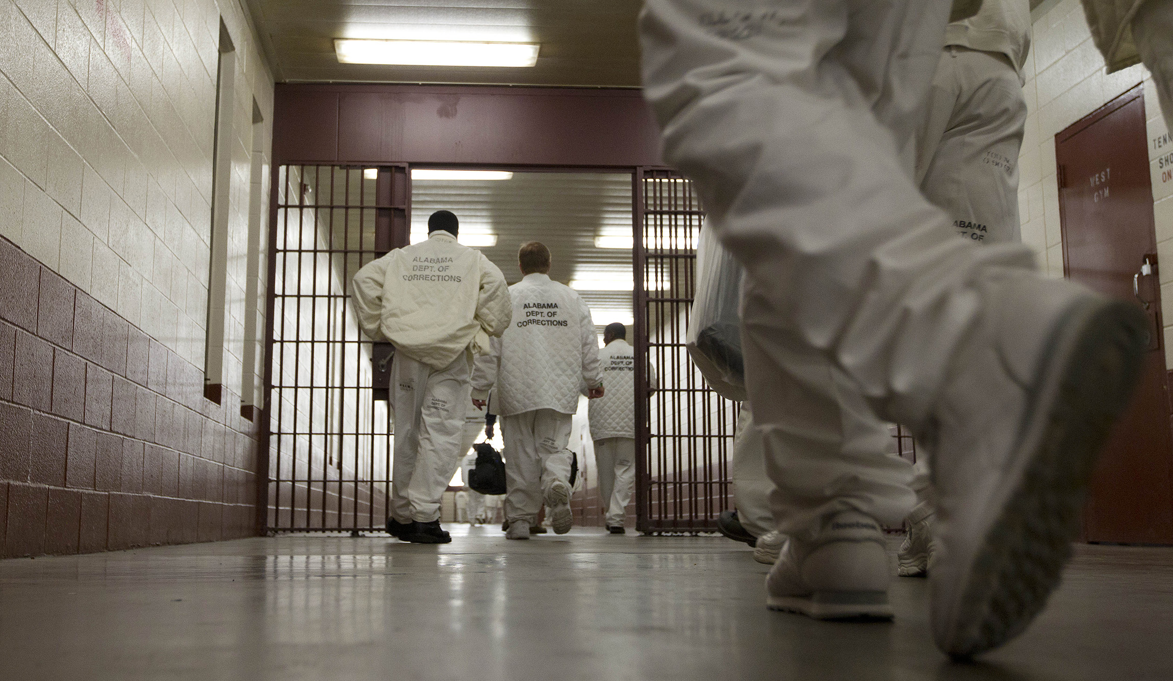 Justice Dept. to probe Alabama’s men’s prisons