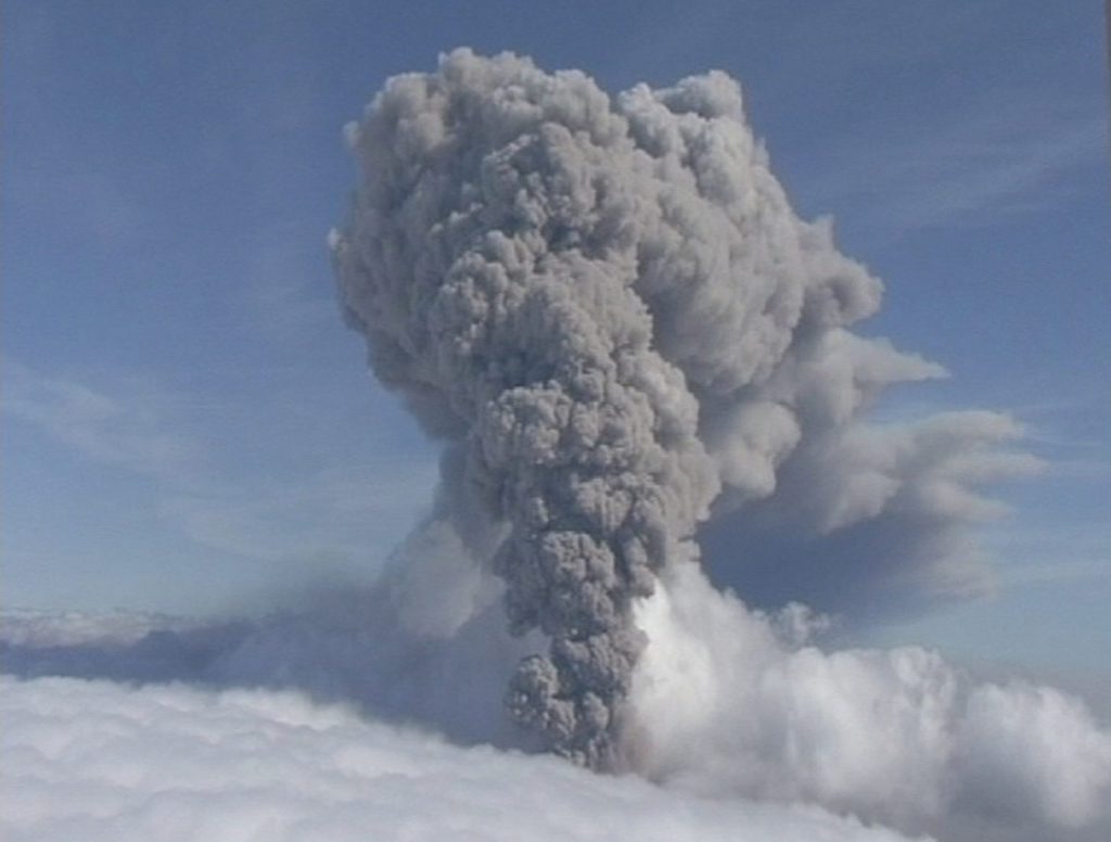 Thousands of intense earthquakes rock Iceland