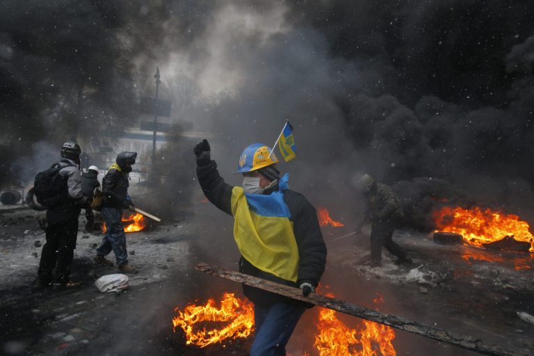Ukraine opposition sets 24-hour deadline