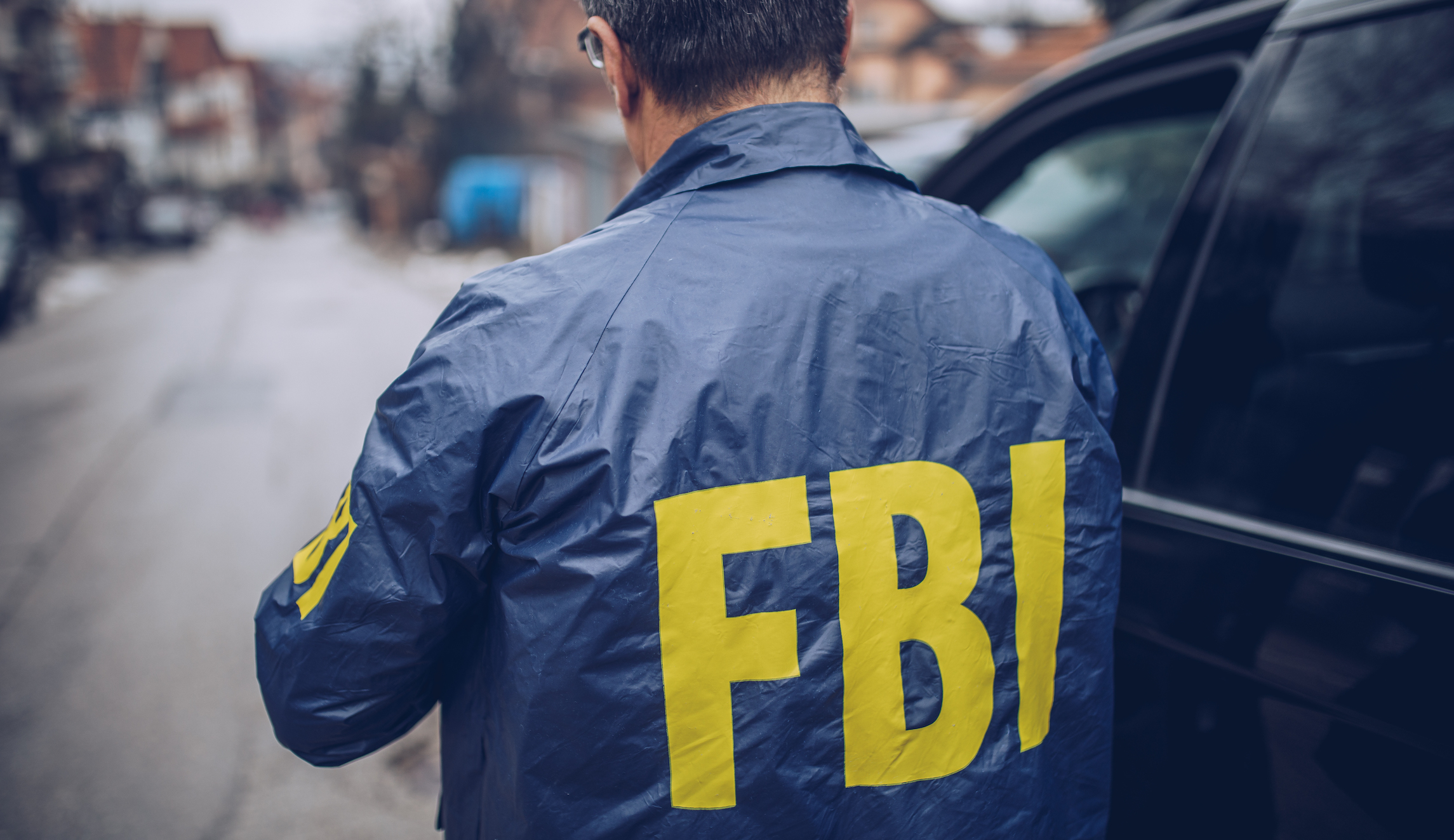 FBI agent carjacked at gunpoint in DC