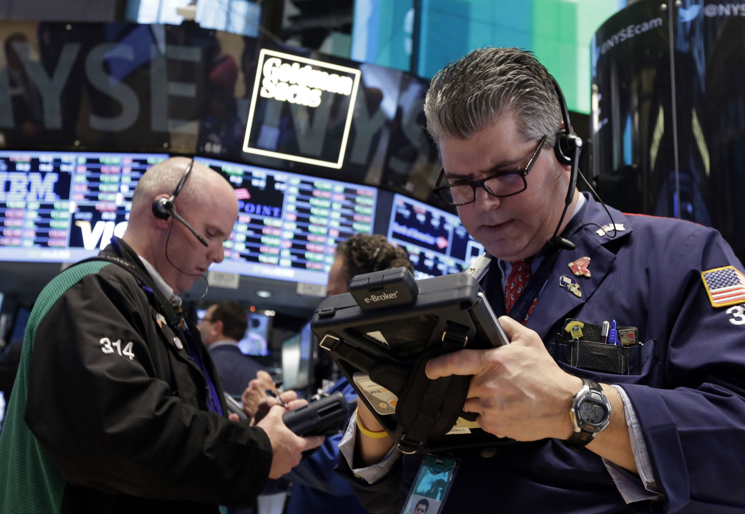 US stocks falter as some earnings disappoint