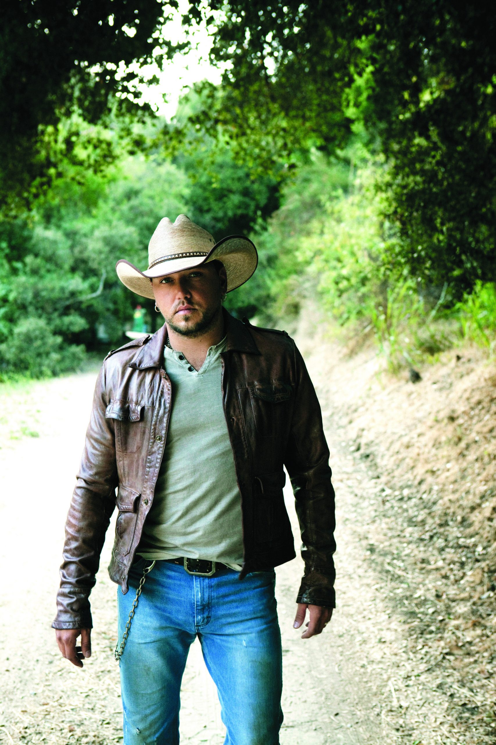Jason Aldean arrives with the ‘Night Train’