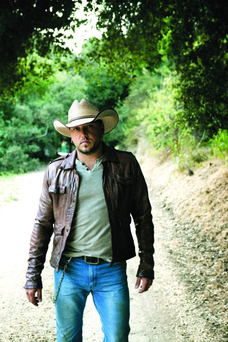 Jason Aldean arrives with the ‘Night Train’