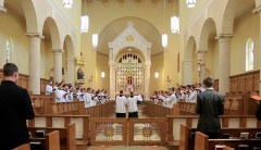Traditional Catholic parishes grow even as US Catholicism declines