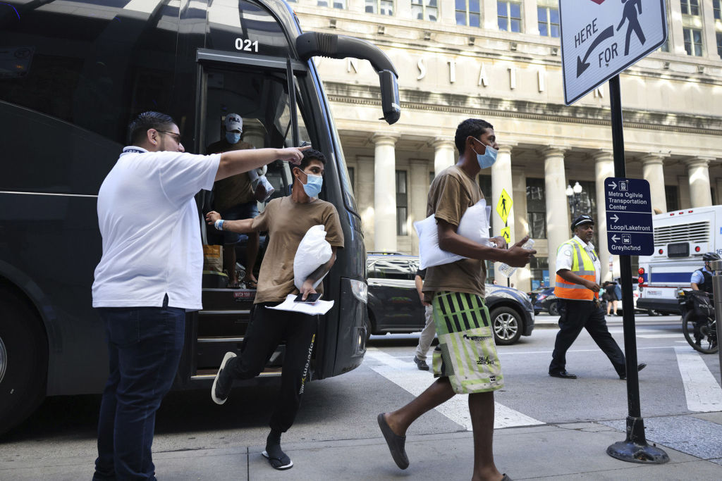 Border chief: Republican bus stunts could encourage more illegal migration