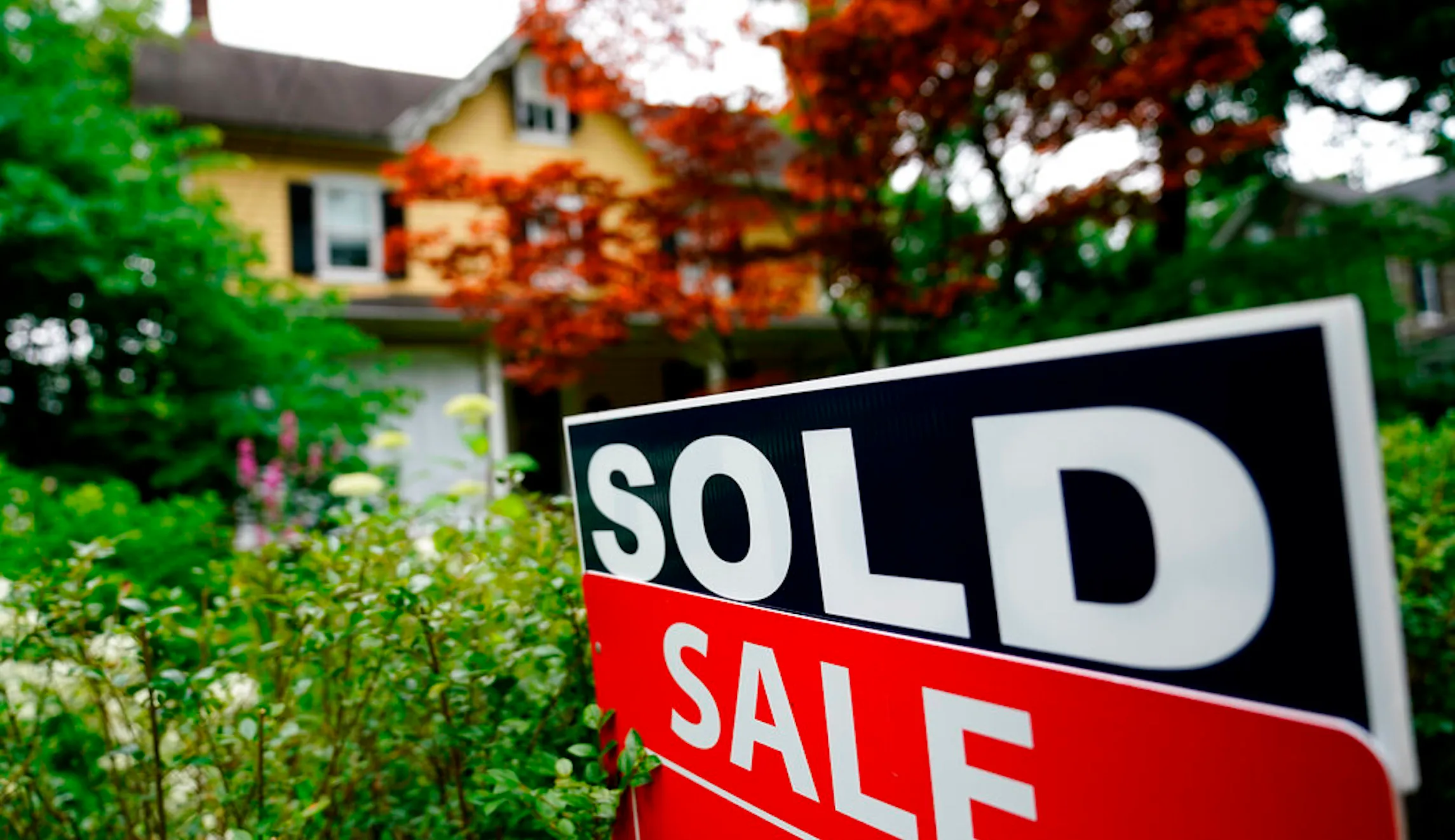 Existing home sales plunge to lowest level in more than two years