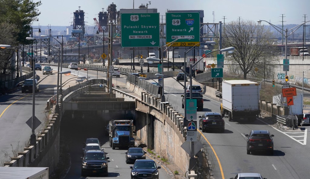 On Senate floor, leaders gear up for partisan battle over infrastructure