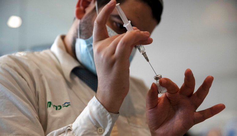 Israel starts administering fourth COVID vaccine dose