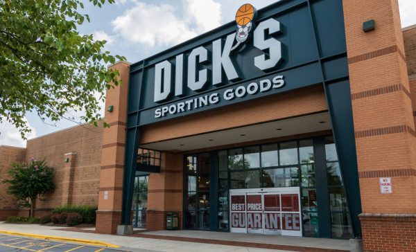 Dick’s Sporting Goods deciding whether to end gun sales