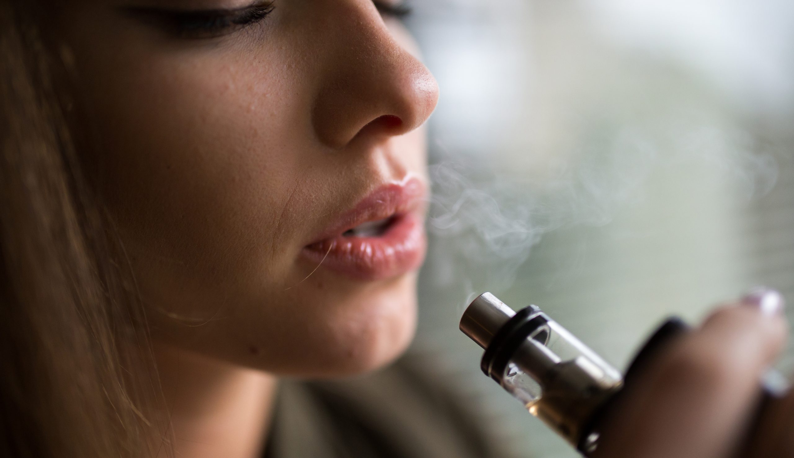 New FDA head vows to carry out crackdown on teen e-cigarette use