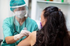 Coronavirus vaccine will begin arriving in states Monday: US government