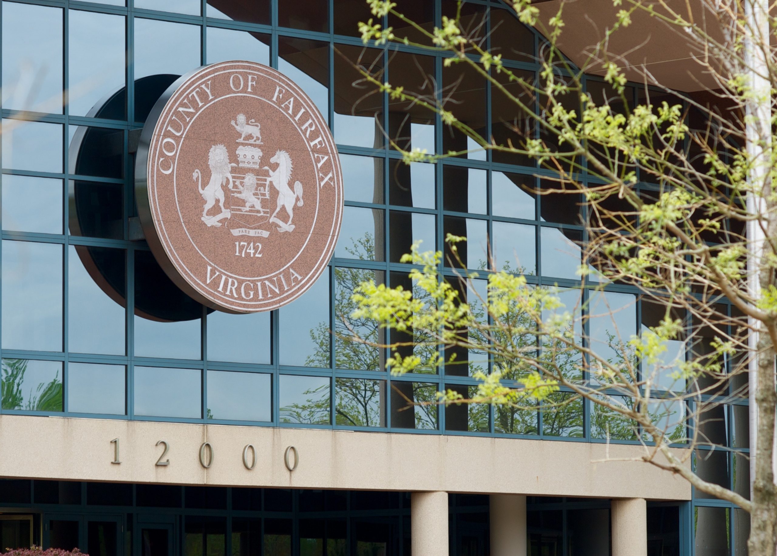 Fairfax County workers seek authority to remove union bosses