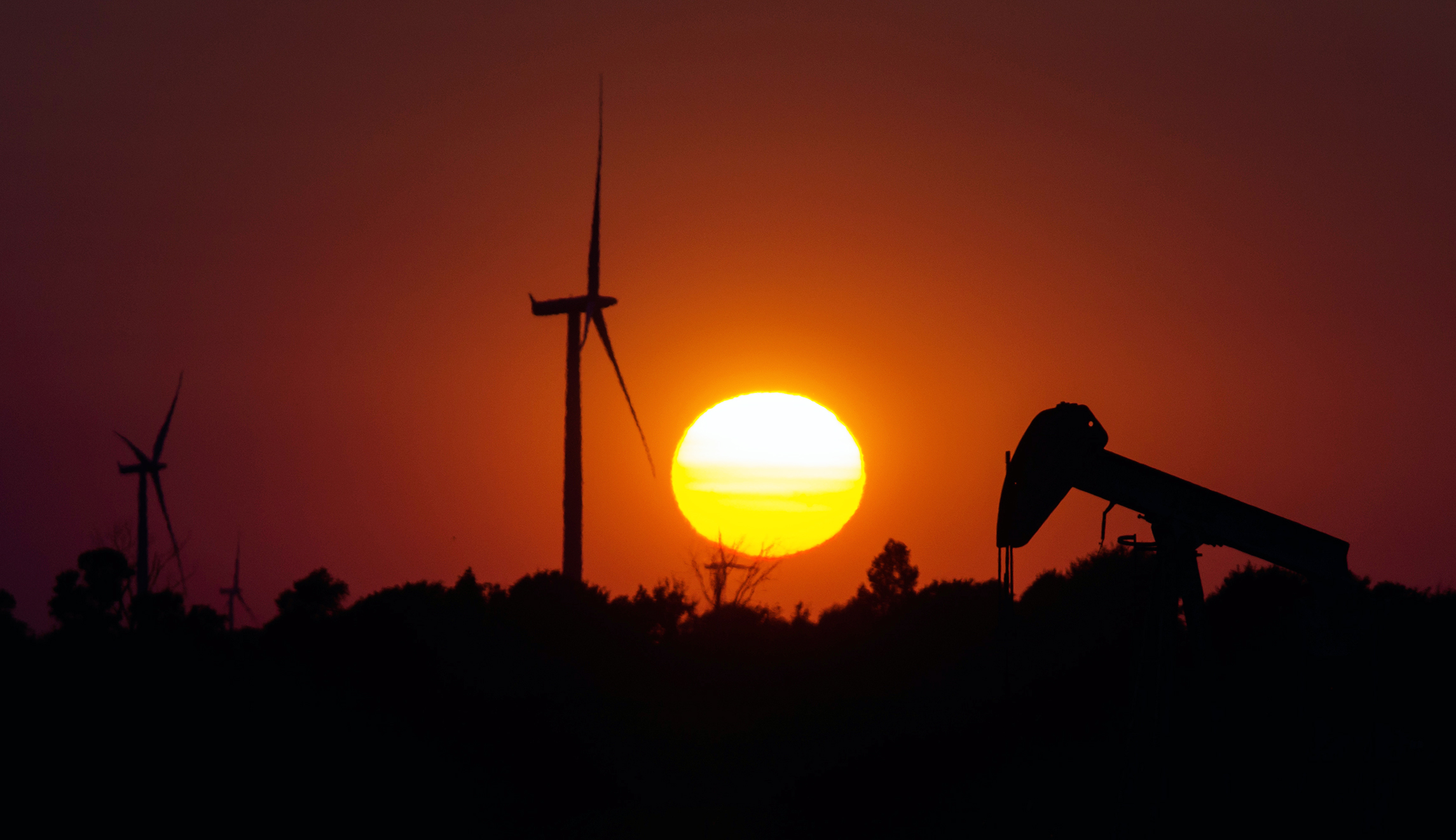 Oil, natural gas industry spends billions to reduce greenhouse gas emissions, report says