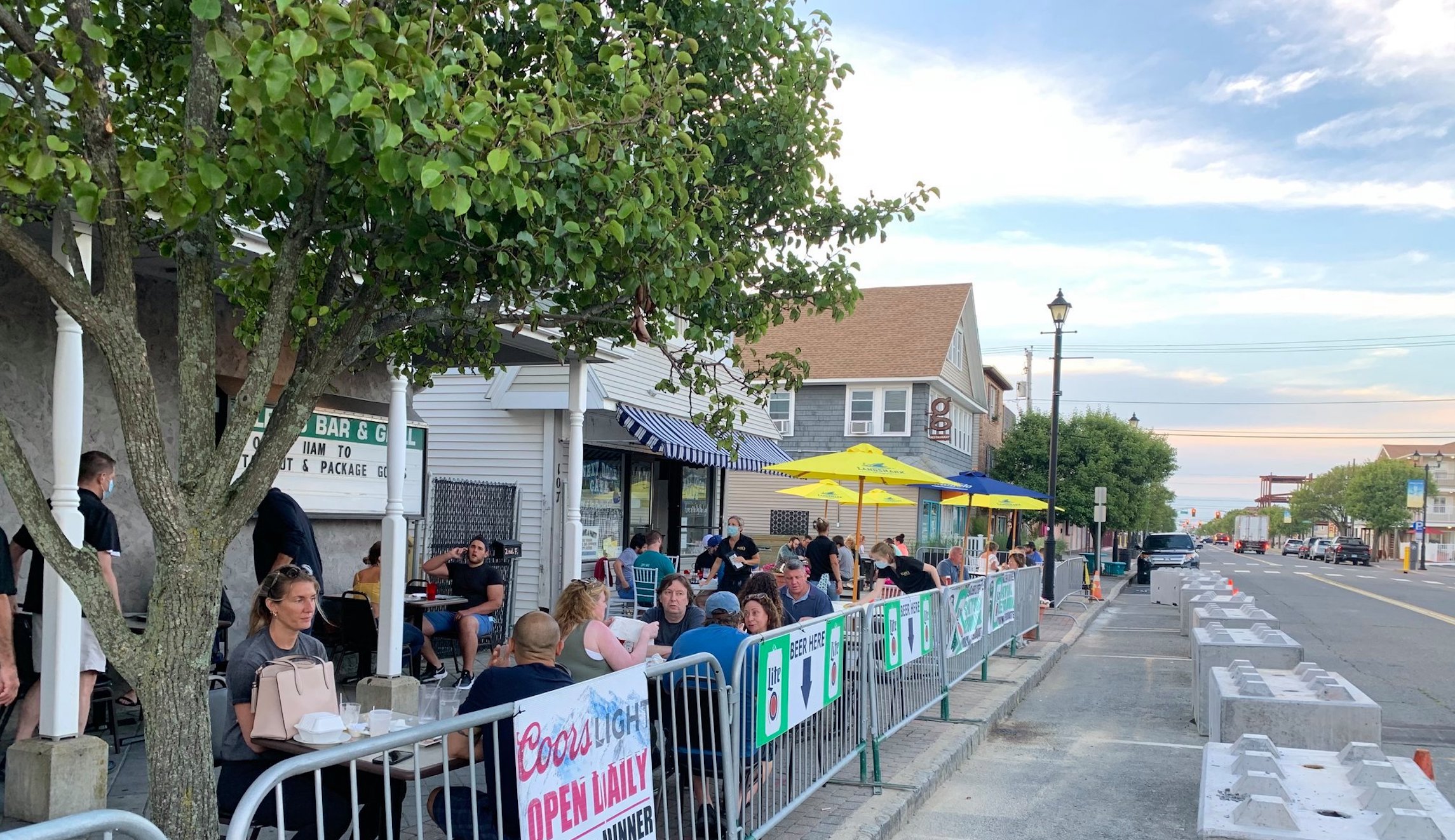 Klee's Bar & Grill Seaside 4.jpg