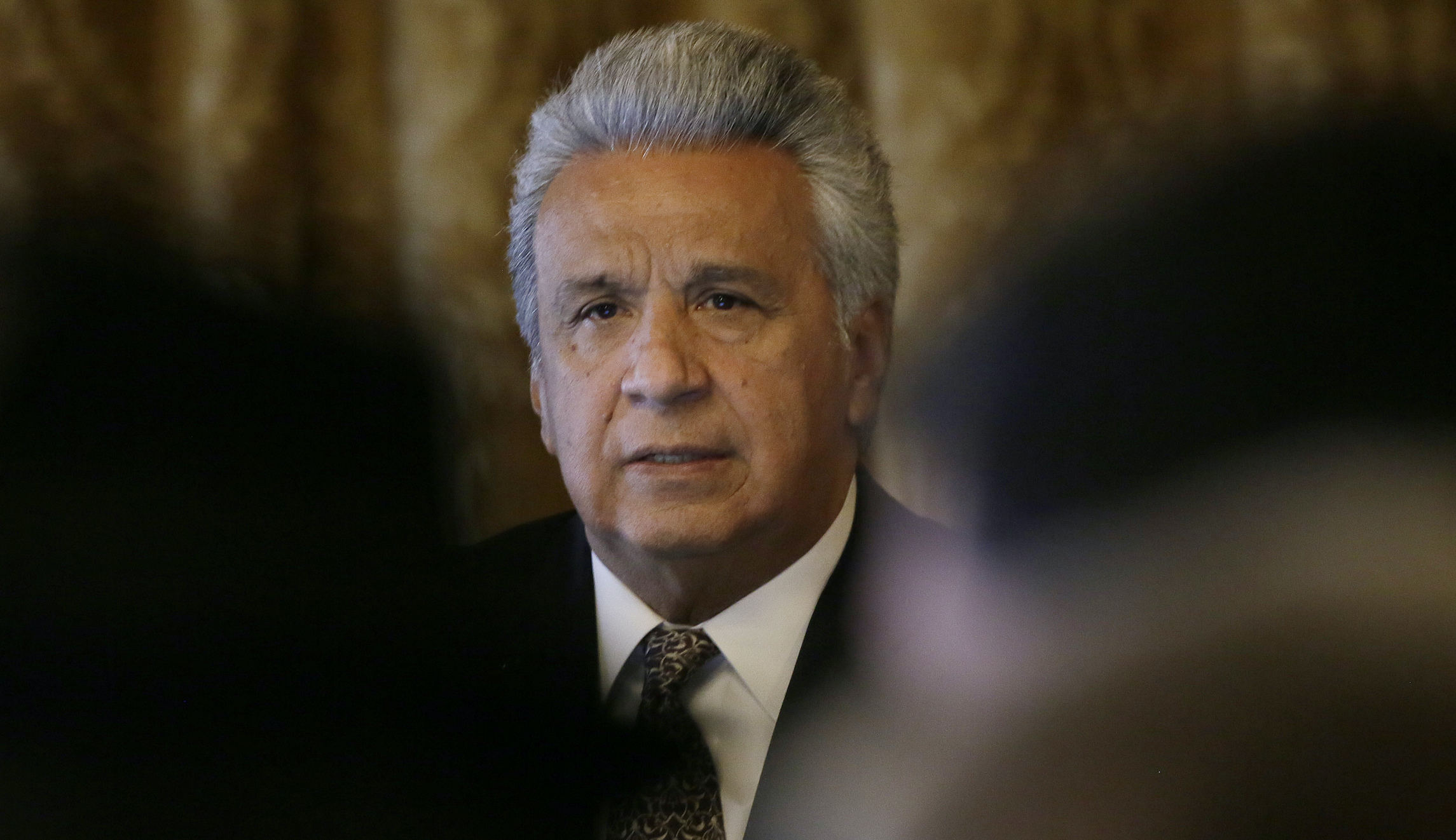 Ecuadorian president makes emergency landing in Washington