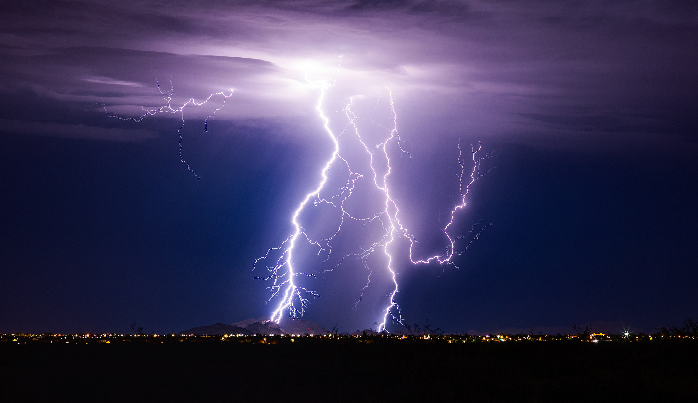 One dead after lightning strike hits 10 soldiers at Army base