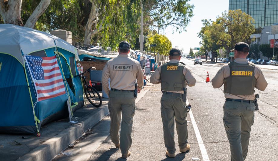 Los Angeles County Sheriff with homeless veterans.jpg