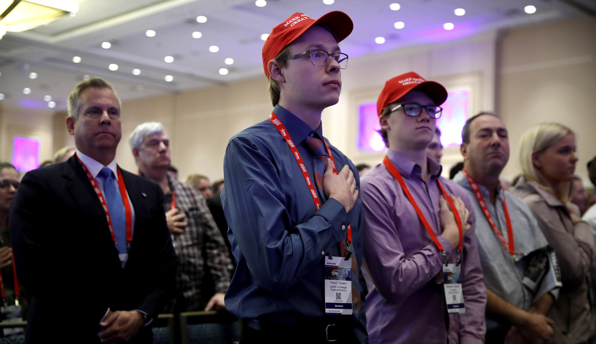 Students pick issue groups over political party groups on campus