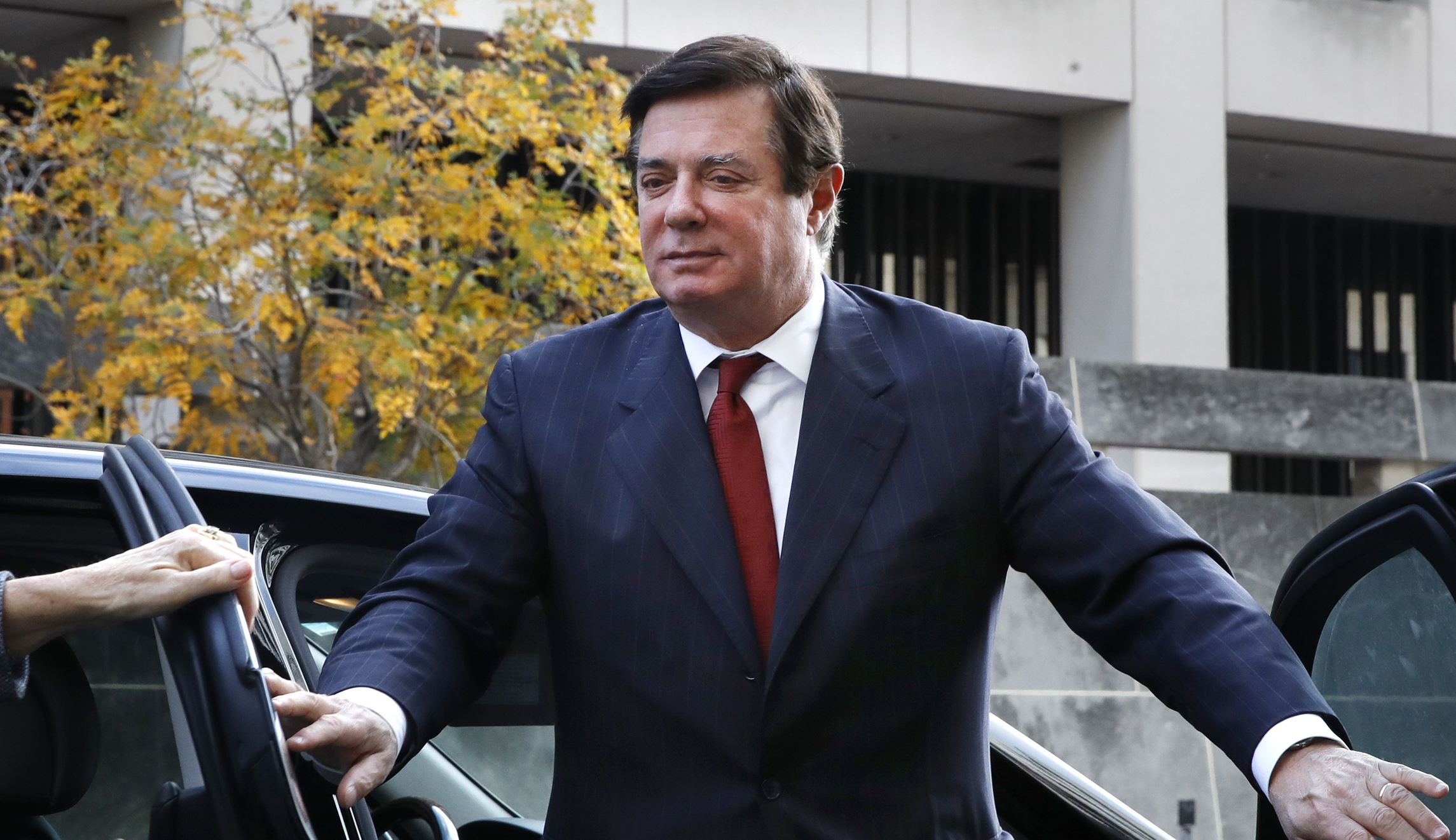Manafort’s lawyer updated Trump’s attorneys on what he told Mueller