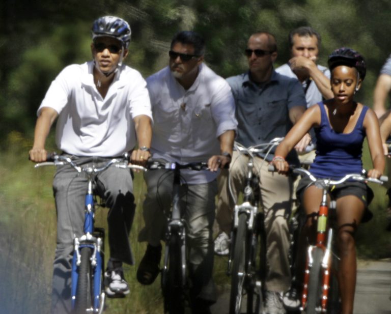 Obama pushes up start of family’s 40th vacation — leaves Friday for Martha’s Vineyard