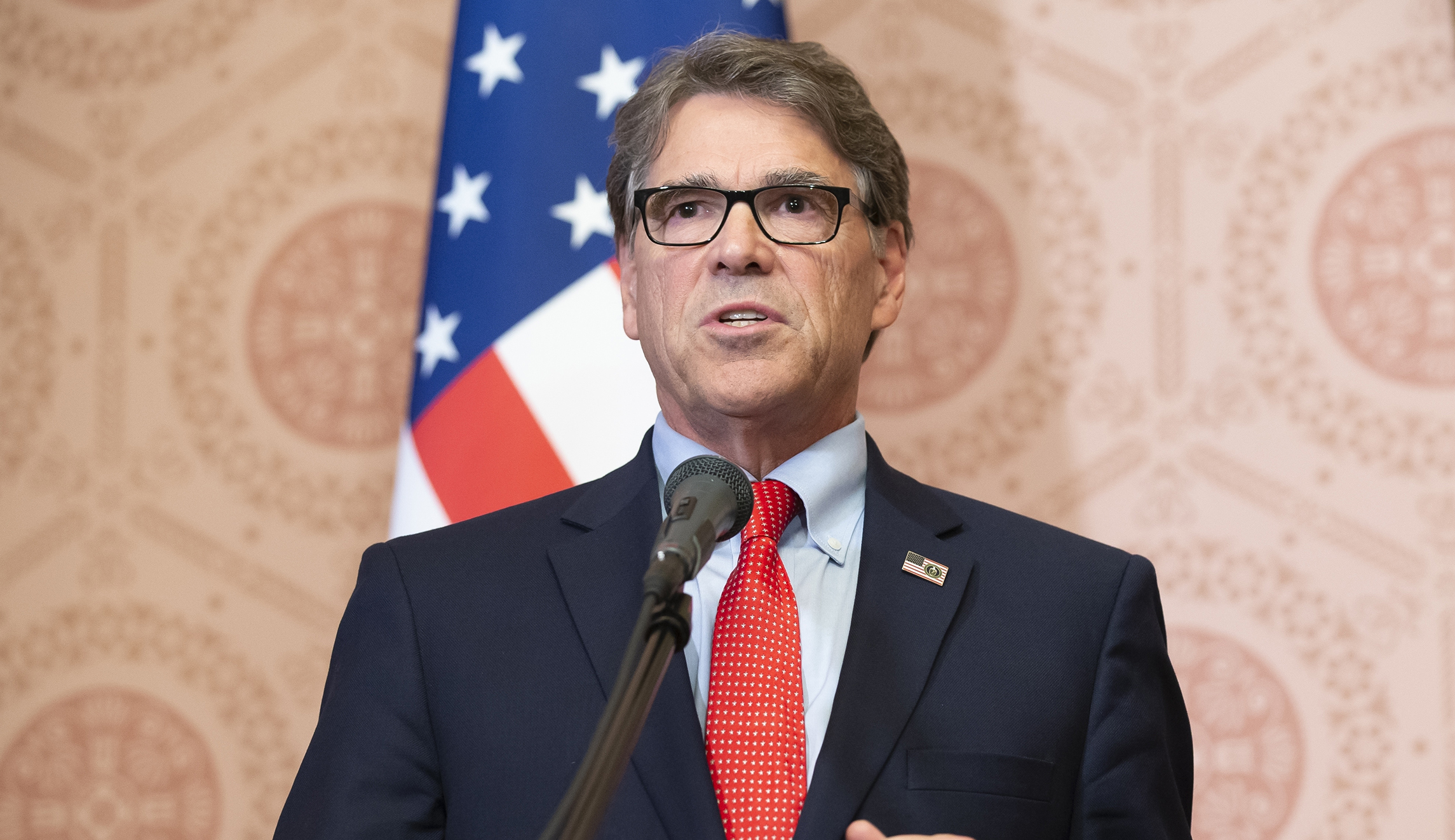 Rick Perry presides over deal with Poland to help wean Europe off Russian energy