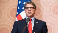 Rick Perry presides over deal with Poland to help wean Europe off Russian energy