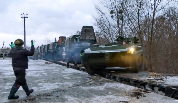 US sending weapons to Ukraine and pulling Americans out