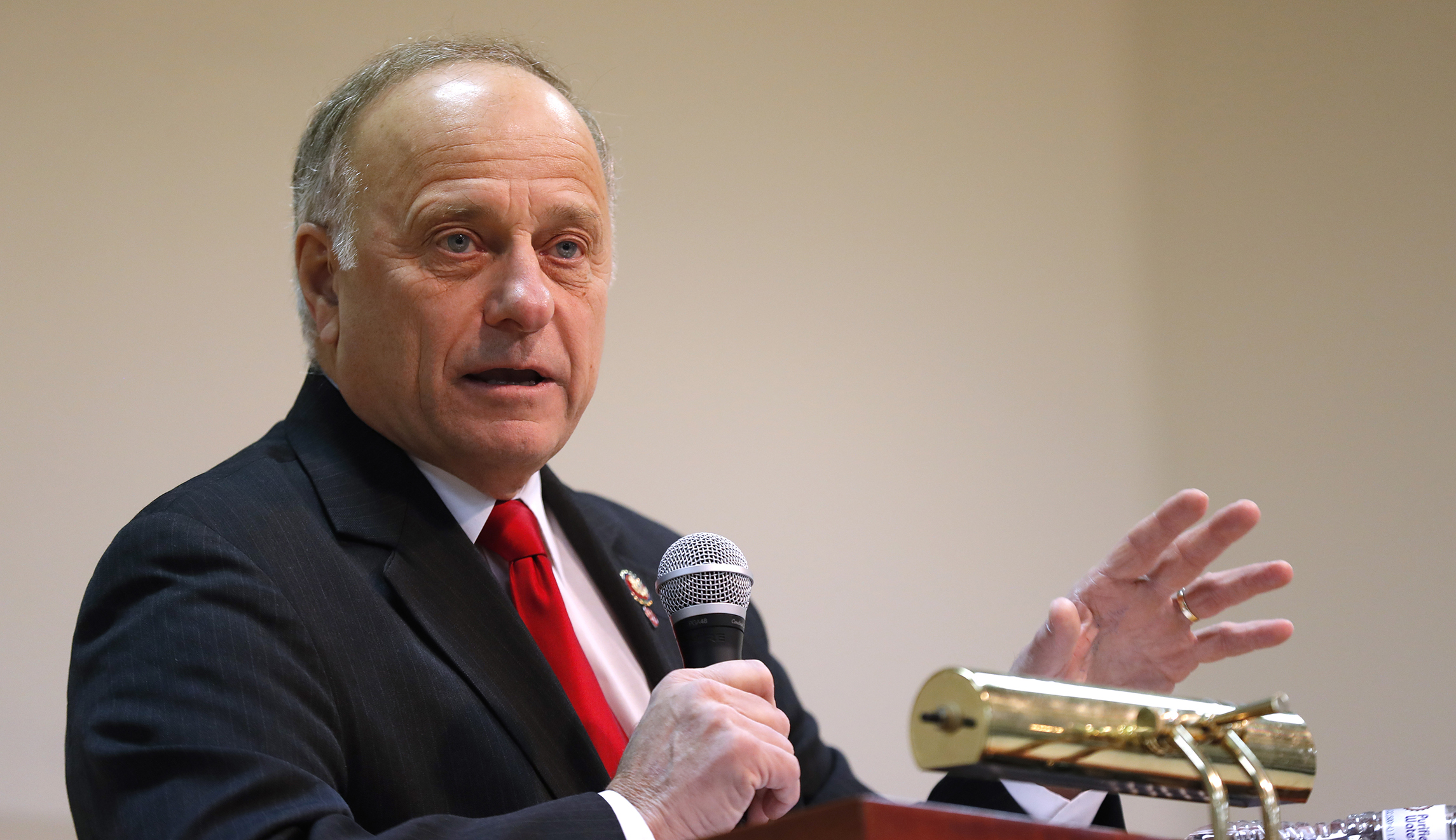 Steve King falls to second place in primary poll