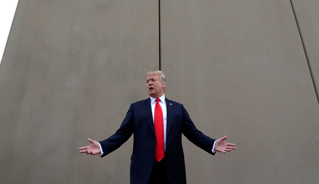 Local Arizona leaders tell visiting Trump his wall is working