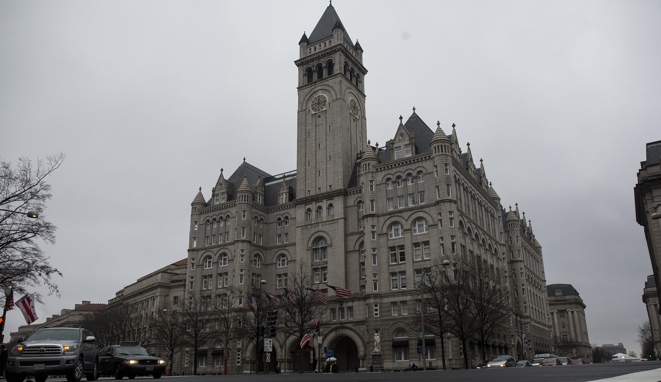 Here’s how a pro-Trump super PAC can fill Trump’s personal bank account