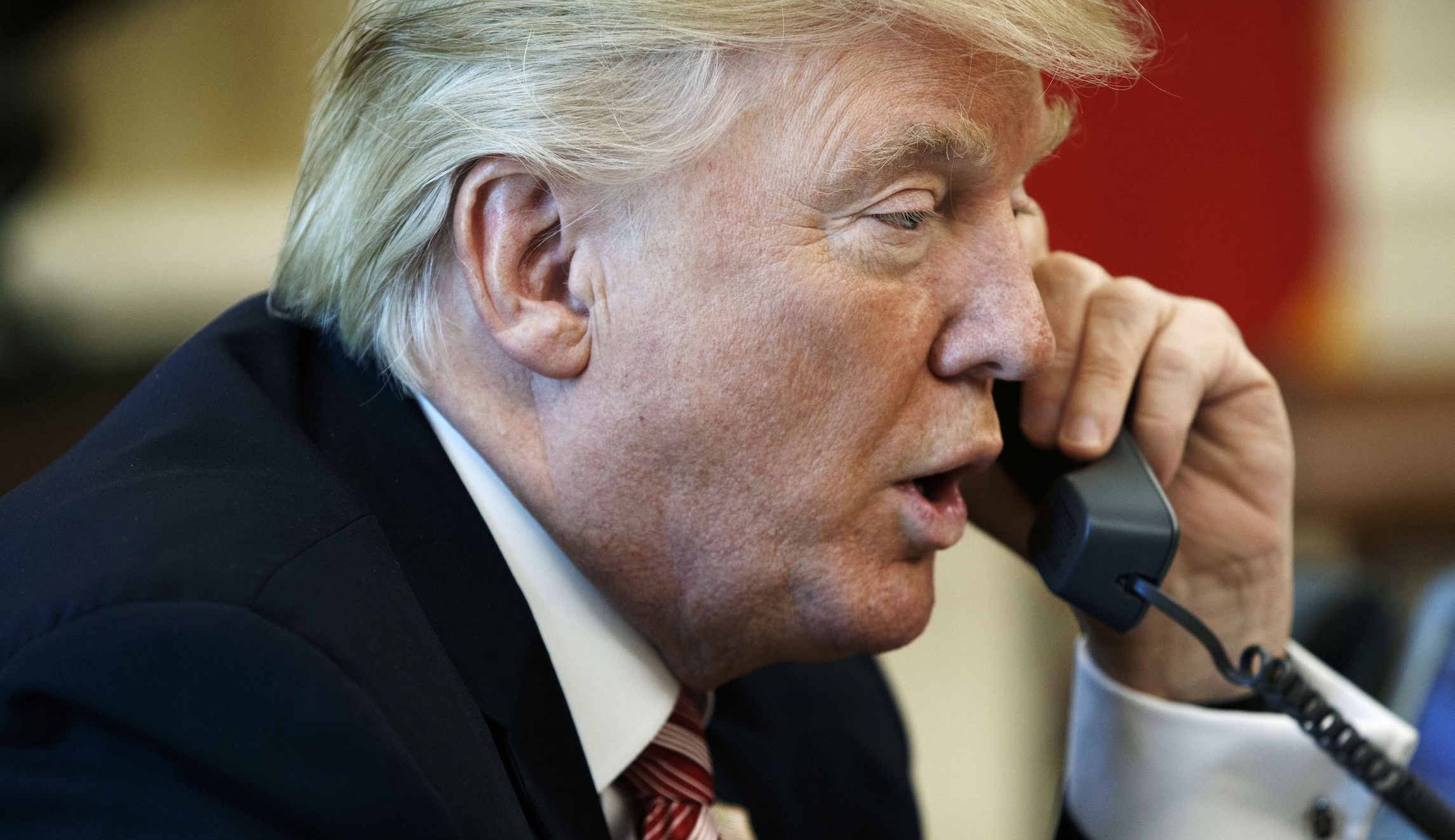Trump returns to Oval Office as he recuperates from COVID-19