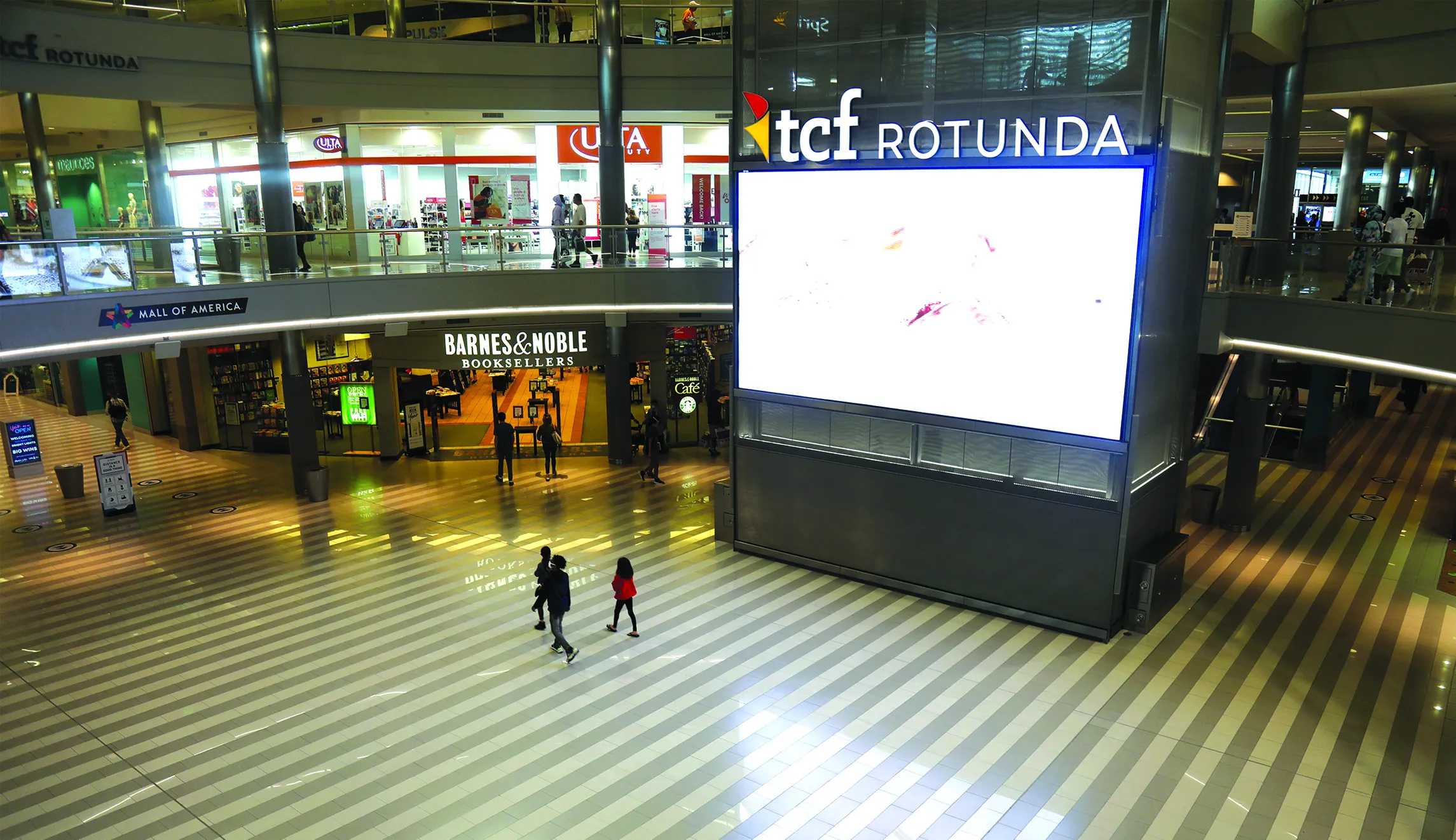 Will the internet kill the shopping mall star?