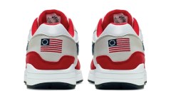 Nike kneels for China