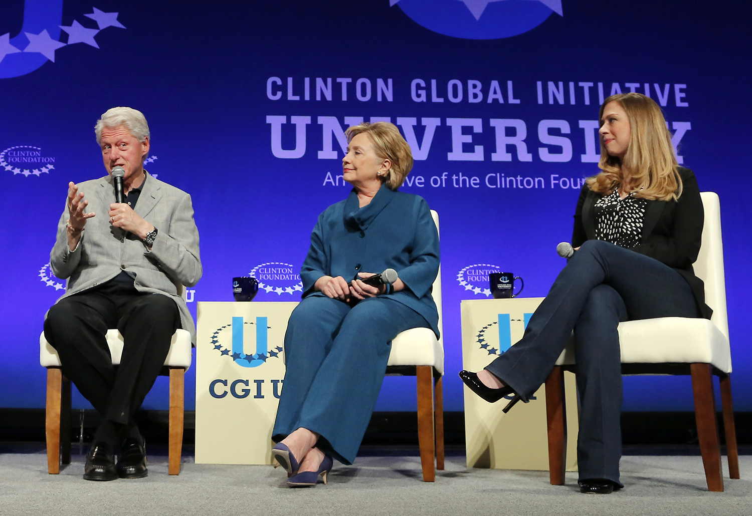 Trump calls for the Clinton Foundation to be shut down