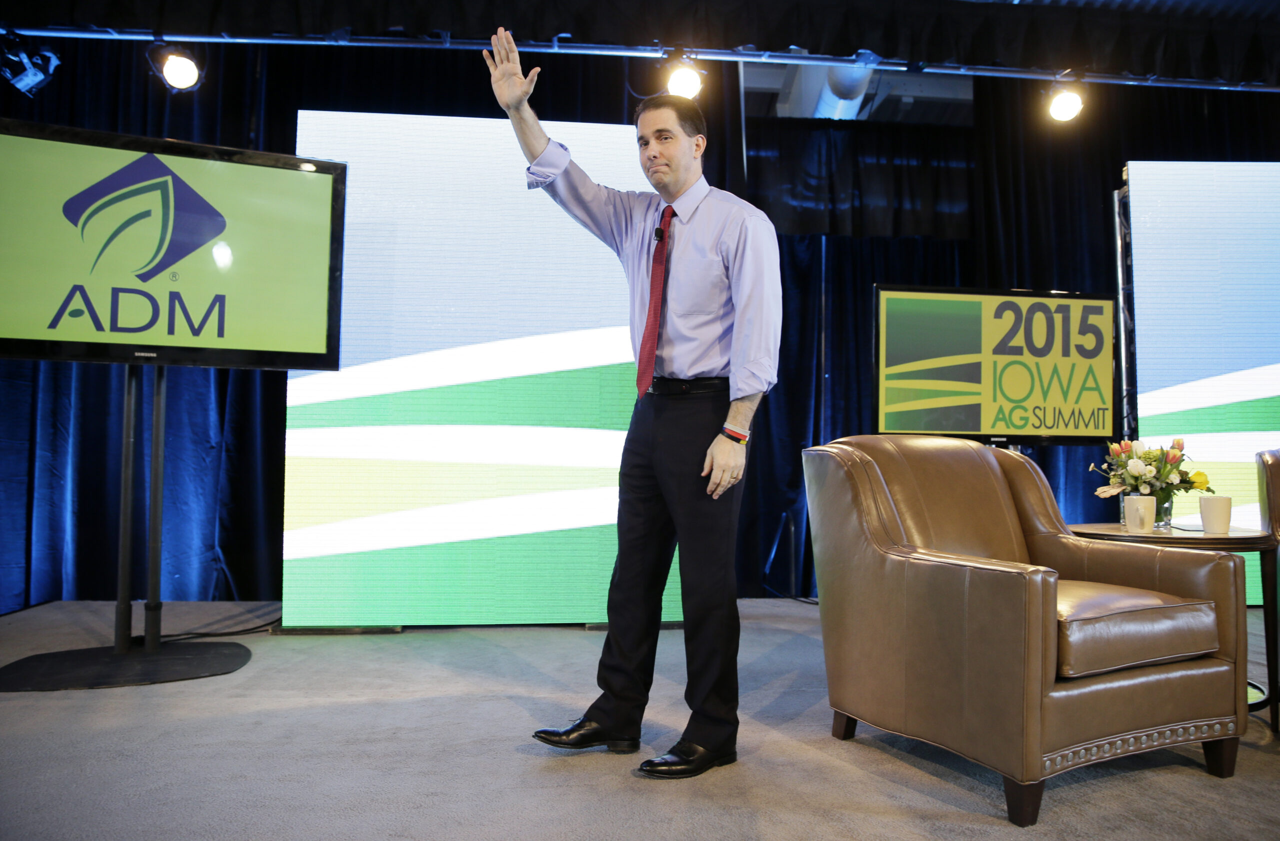 If Walker can’t stand up to Iowans, how can he stand up to the Islamic State?