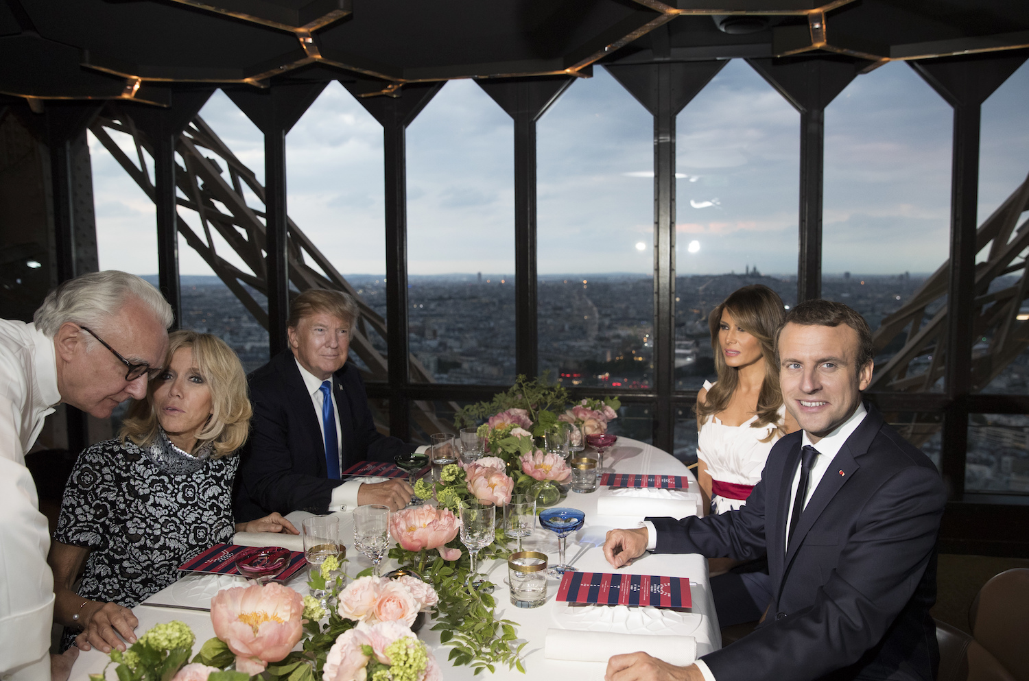 Trump, Macron dine at Eiffel Tower in display of warming relationship
