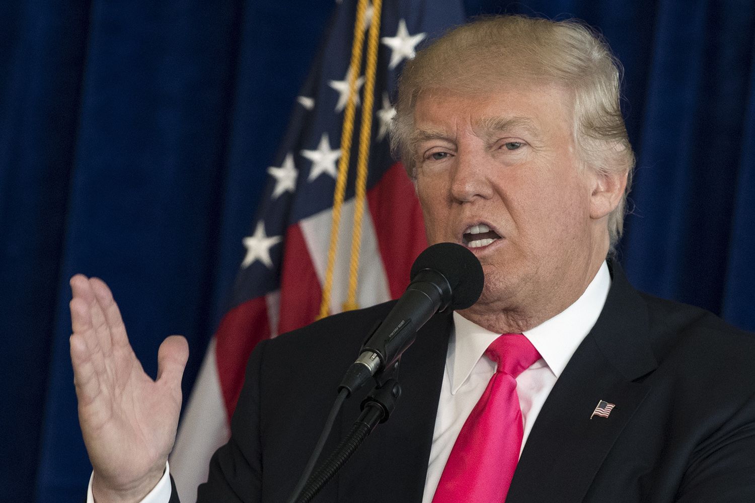 Trump hopes Russia can help find deleted Clinton emails