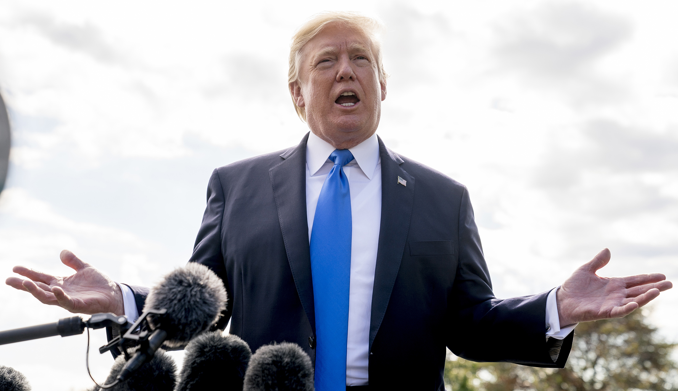 Trump: ‘I’m probably helped’ in Arizona by Flake’s retirement