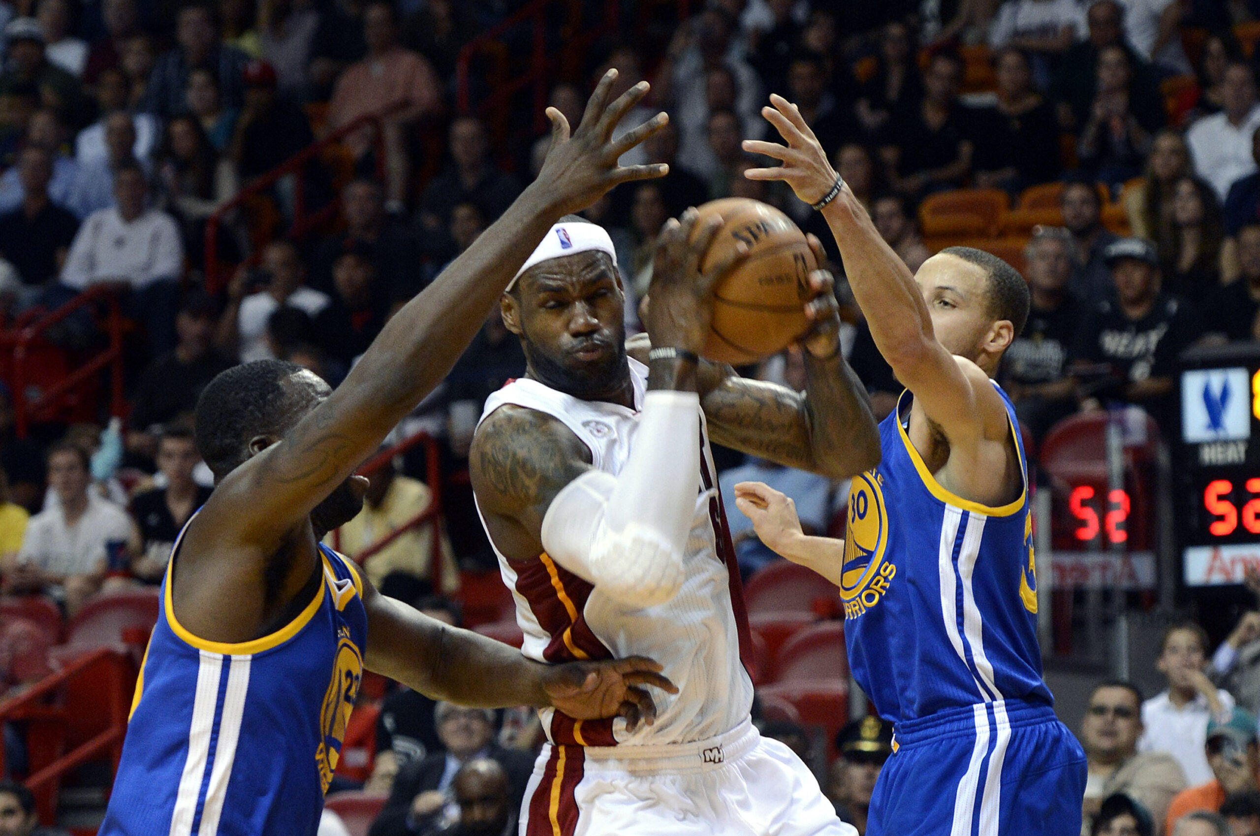 Warriors slip past Heat 97-95
