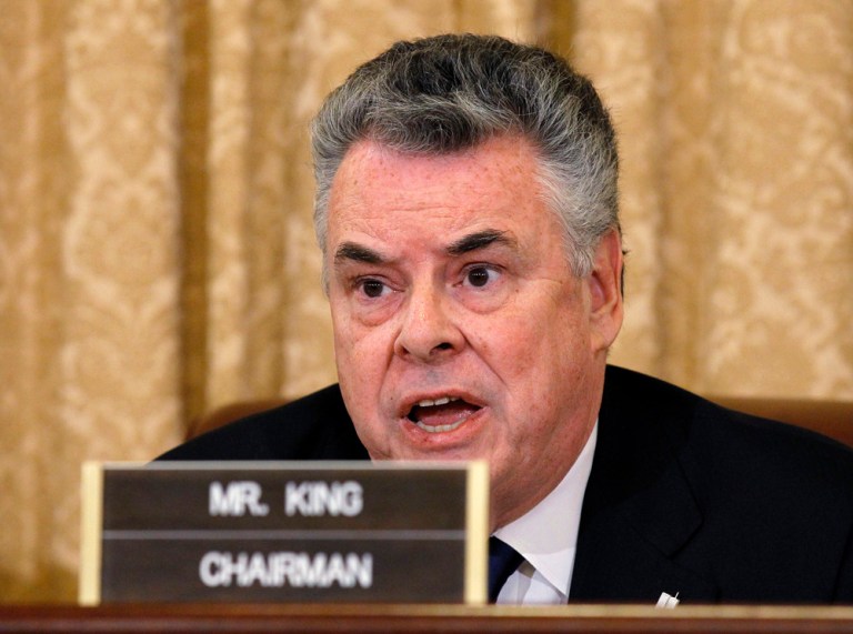 Obama backs Secret Service director amid scandal