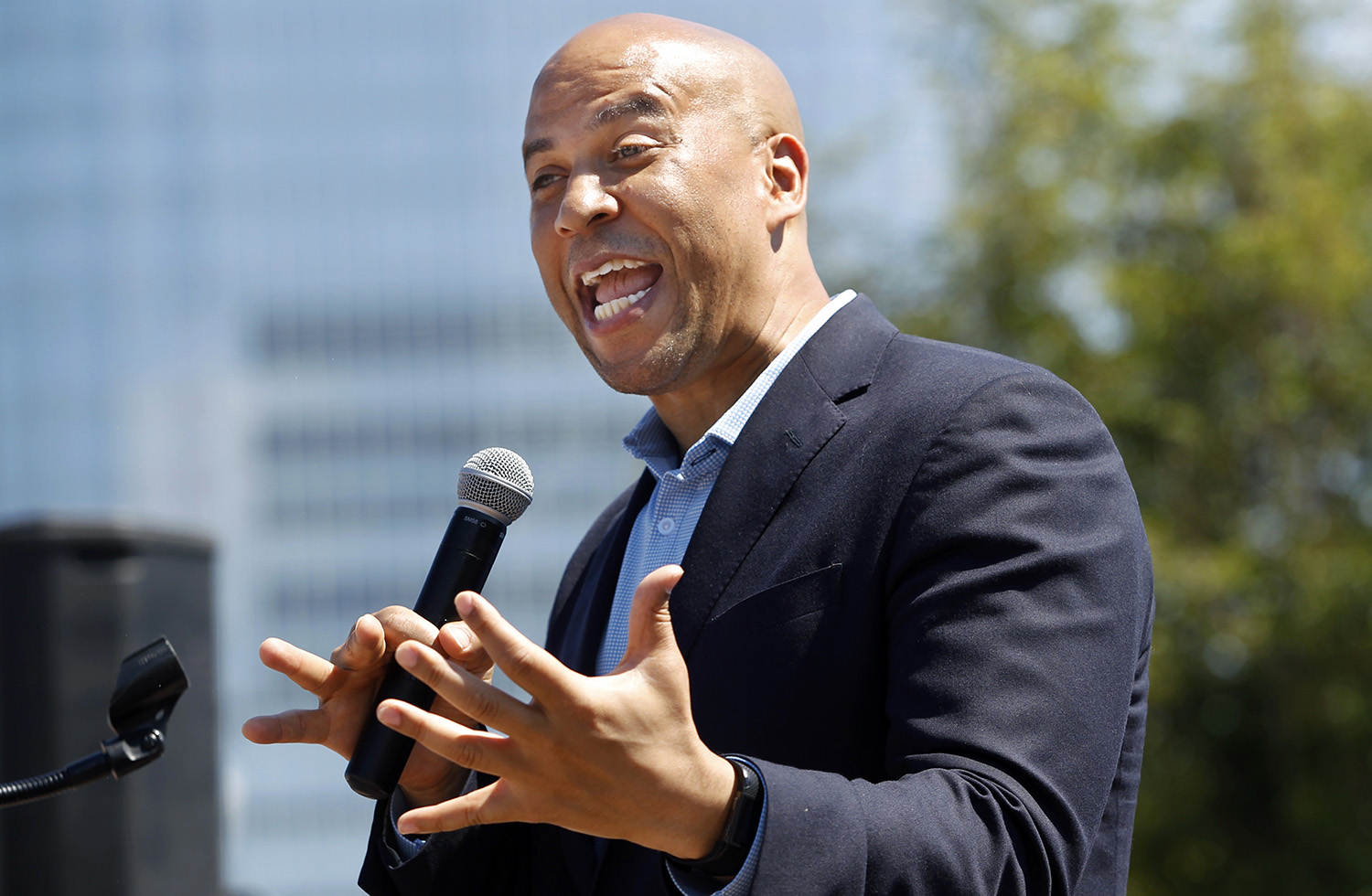 Booker: ‘I patently reject’ that Clinton is polarizing